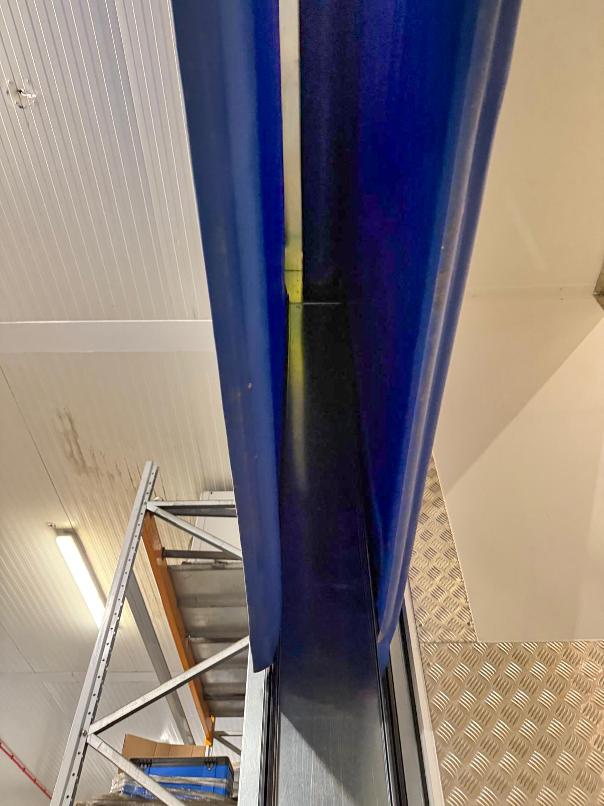 The AUTO FREEZER double curtain design